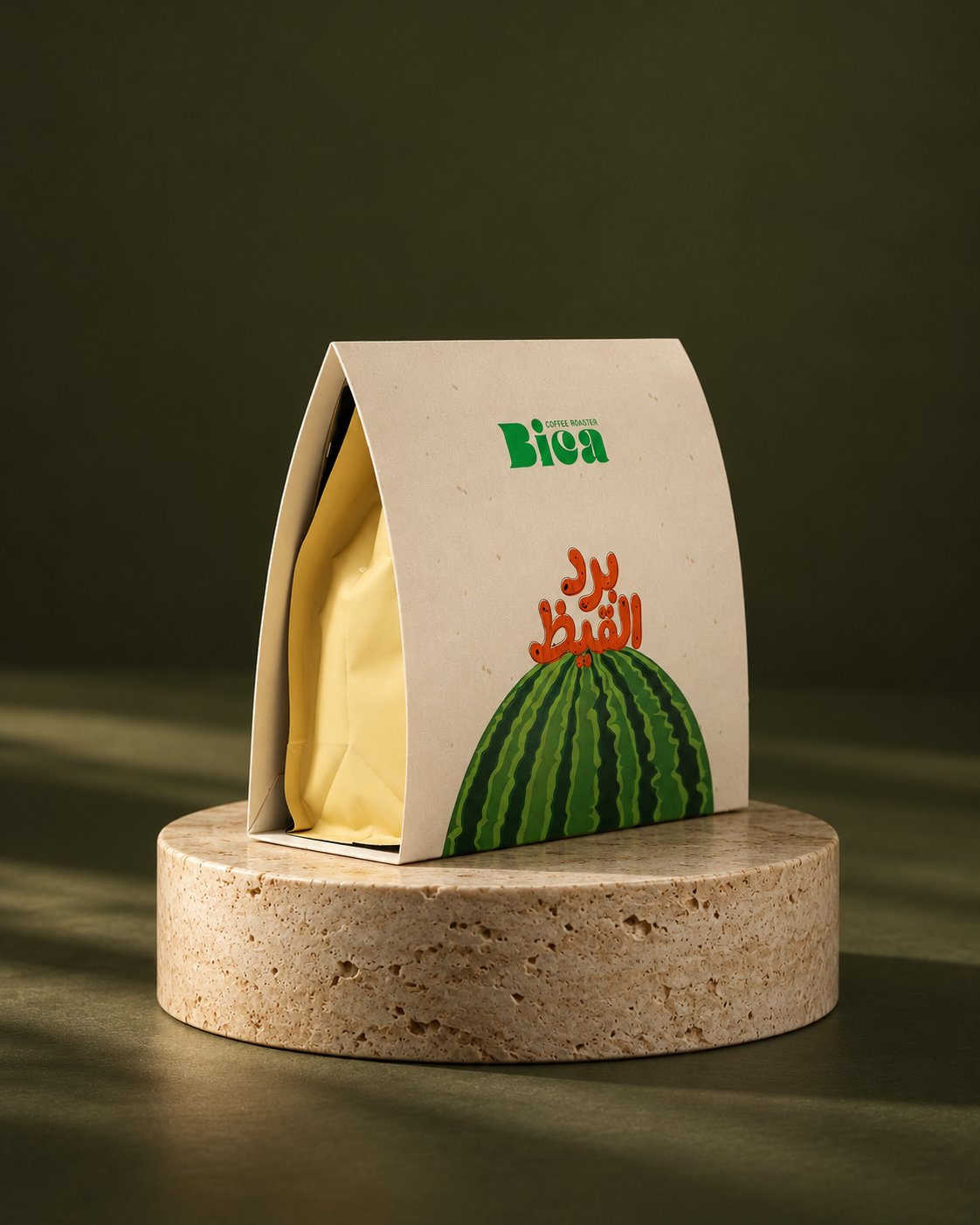 عبوة قهوة بيكا بإيحاءات البطيخ بتغليف مرسوم عليه بطيخ